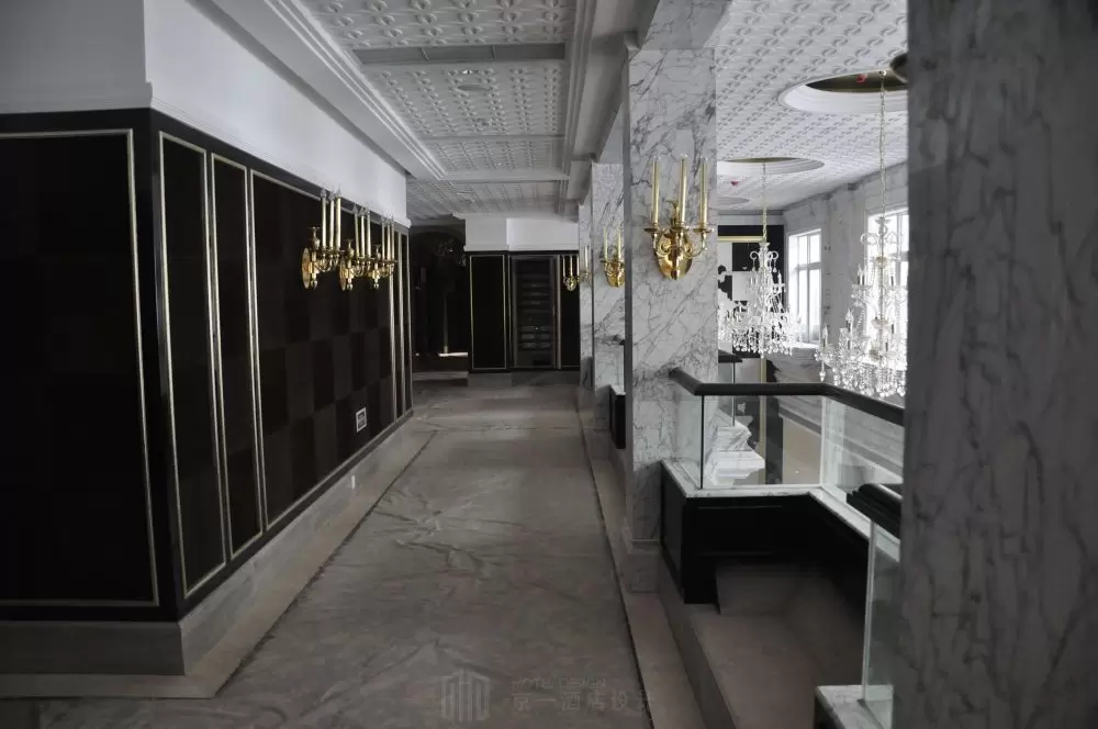 Custom bathtub for hotel guest room — OLEARY